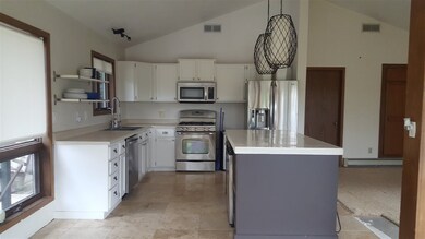 2711 S Elmwood Cir W, Cross Plains, WI 53528 - photo 3