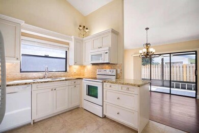 57 Baytree Cir-small-006-6-Kitchen-666x4
