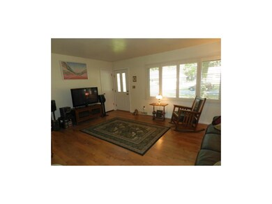 Great laminate flooring (with hardwoods underneath
