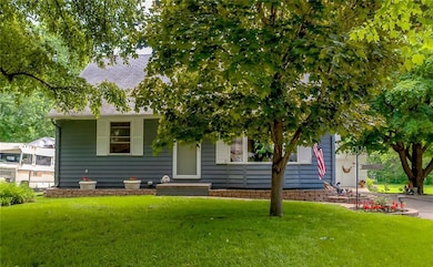 3849 E 30th St, Des Moines, IA 50317 - photo 2