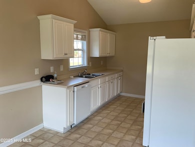 201 Gold Leaf Ct, Jacksonville, NC 28540 - photo 4