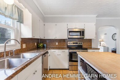 26-web-or-mls-245 N Jefferson St, Zeelan