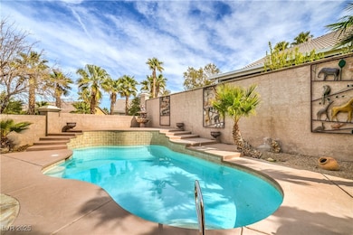  fenced in pool