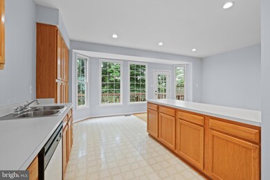 3111 Sutherland Hill Ct, Fairfax, VA 22031 - photo 6