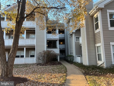 14314 Climbing Rose Way unit 305, Centreville, VA 20121 - photo 2