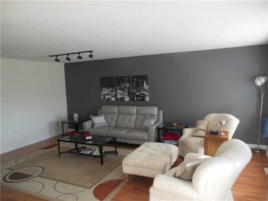 Large Spacious Livingroom