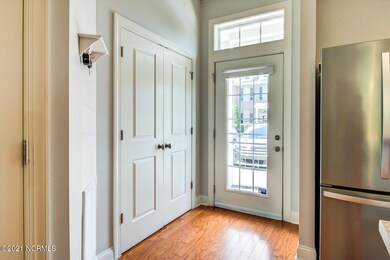 5154 Exton Park Loop-large-006-015-Entry