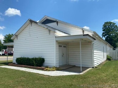 1325 N Oklahoma Ave, Okmulgee, OK 74447 - photo 7
