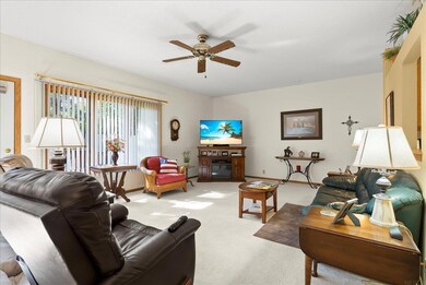 2912 W 4th St, Cedar Falls, IA 50613 - photo 2