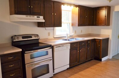 28 Cove Dr, Derry, NH 03038 - photo 3