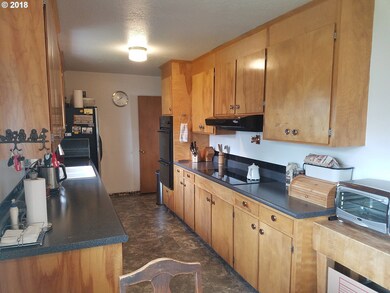 520 NW Gilliam Ave, Pendleton, OR 97801 - photo 6