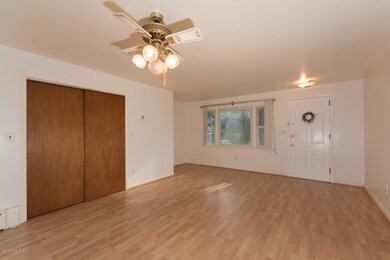 14 Hoover Rd Riverside CT-large-020-33-F