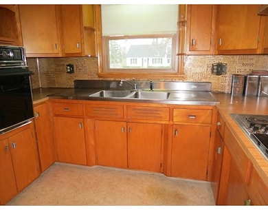 670 Morgan Rd, West Springfield, MA 01089 - photo 3