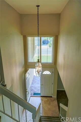 2-story entry with beautiful 
Travertine flooring.