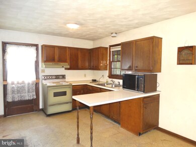 6807 Horst Rd, Chambersburg, PA 17202 - photo 7