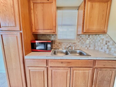 3021 Sycamore Ave unit 13, Bay City, TX 77414 - photo 6