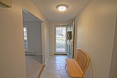 422 Pendleton Ln, Londonderry, NH 03053 - photo 5