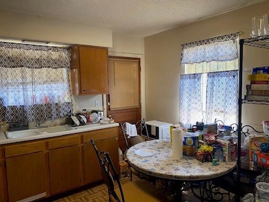 Kitchen - W/D hookups located in kitchen