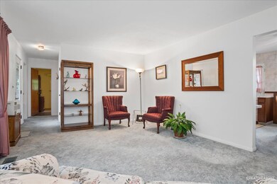 1318 Nelson Cir, Wheaton, IL 60189 - photo 4