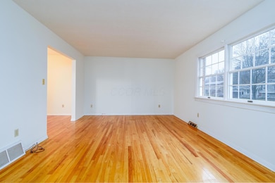 8208 Copperfield Dr, Columbus, OH 43235 - photo 3