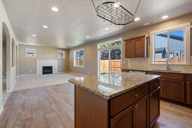 17-web-or-mls-683-N-Willitts-St-Sisters-