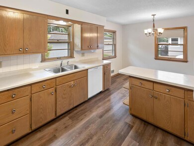 6812 Quail Ave N, Minneapolis, MN 55429 - photo 3