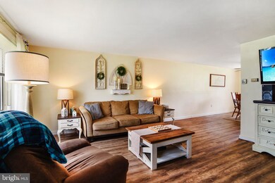 3157 Ryerson Cir, Halethorpe, MD 21227 - photo 4