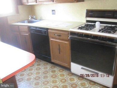 902 N Marlyn Ave, Essex, MD 21221 - photo 3