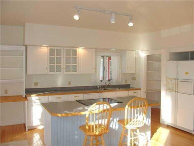 Kitchen. Spacious Center Island Kitchen