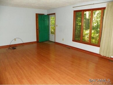 Bright Spacious Living Room