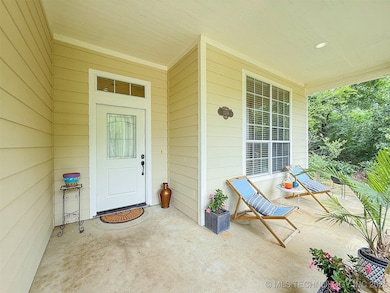 COVERED FRONT PORCH