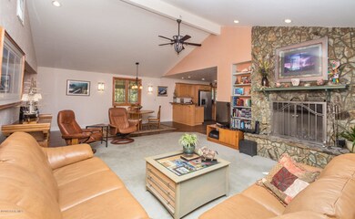 004_010_Living Room