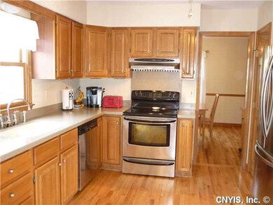 Kitchen. Warm and welcoming with solid surface Cor