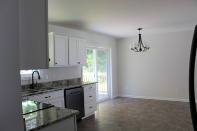 Kitchen & Dining