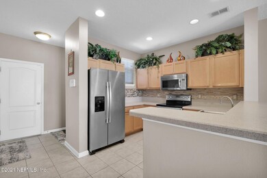 2372 Red Moon Dr, Jacksonville, FL 32216 - photo 7