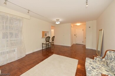 5 Roosevelt Place unit 1F, Montclair Twp., NJ 07042 - photo 2