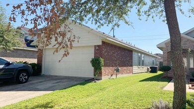 9242 Logans Run Ln, Houston, TX 77075 - photo 7