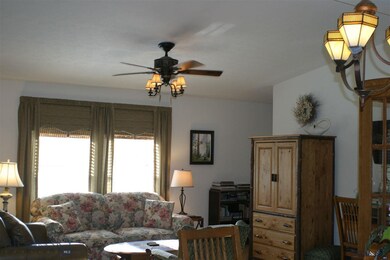 Main level livingroom