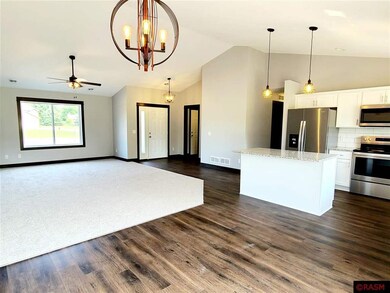 Listing pictures of a previous model. Not all fini
