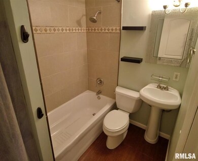 2330 W 58th St, Davenport, IA 52806 - photo 5