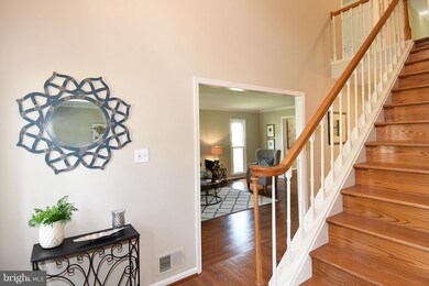 13470 Stream Valley Dr, Chantilly, VA 20151 - photo 2