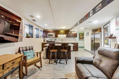 2945 W Rosemont Ave unit 1W, Chicago, IL 60659 - photo 3