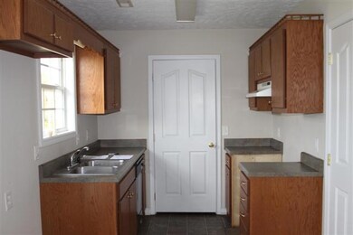 115 Stonefield Cir, Shelbyville, TN 37160 - photo 3