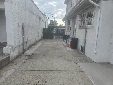 8742 van Wyck Expy, Richmond Hill, NY 11418 - photo 2