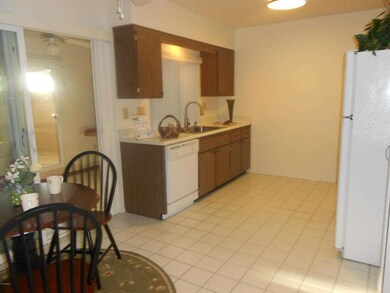 13804 N Garden Court Dr, Sun City, AZ 85351 - photo 6