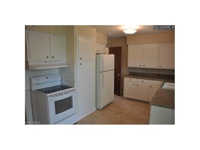 Updated Kitchen, New tile floor!!