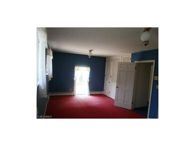 Lovely and yet spacious bedroom with impressive st