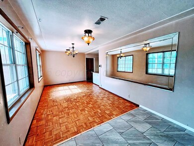 1510 Indiana dining room