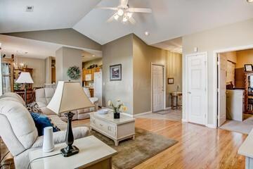 105 Camber Dr unit 105, Circleville, OH 43113 - photo 7