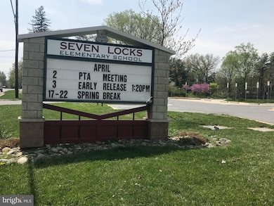 9605 Weathered Oak Ct, Bethesda, MD 20817 - photo 2